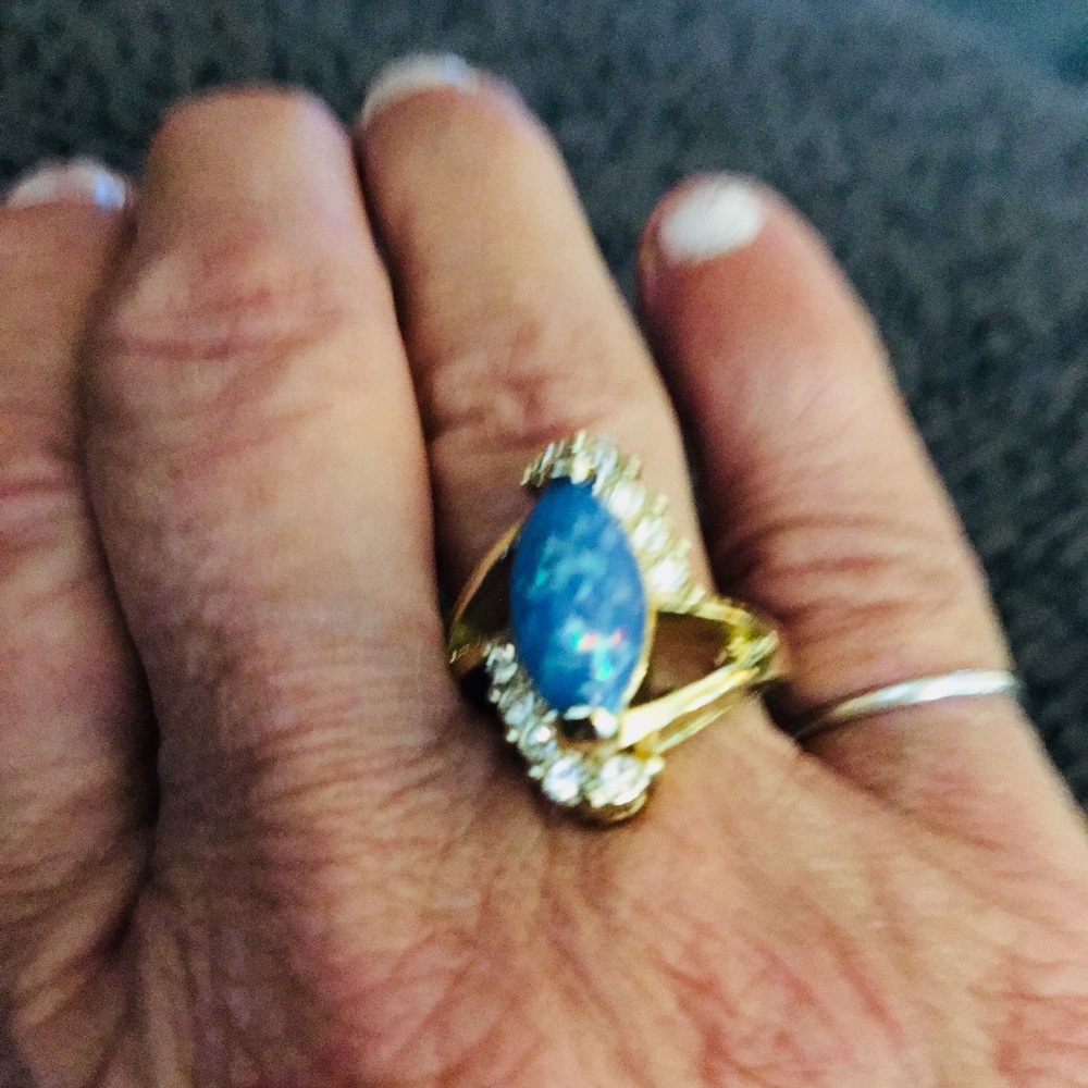 Simulation of fire opal ring